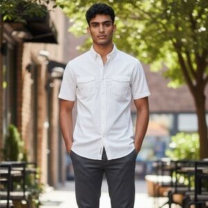 GAP White Short Sleeve Shirt Dual Pocket Button Down Fitted